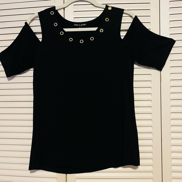 Cable & Gauge Ladies Size Medium Short Sleeve Cold Shoulder Top in Black. - Picture 5 of 8